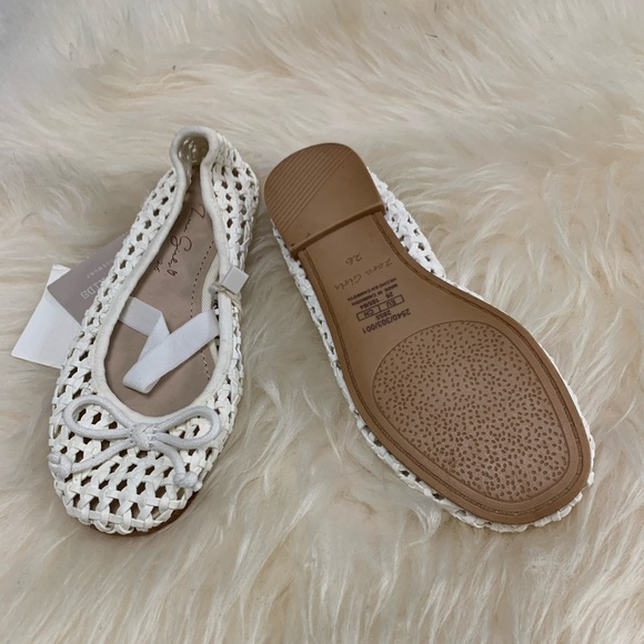 New! Zara Kids White Open Weave Mary Jane Flats - Picture 4 of 4